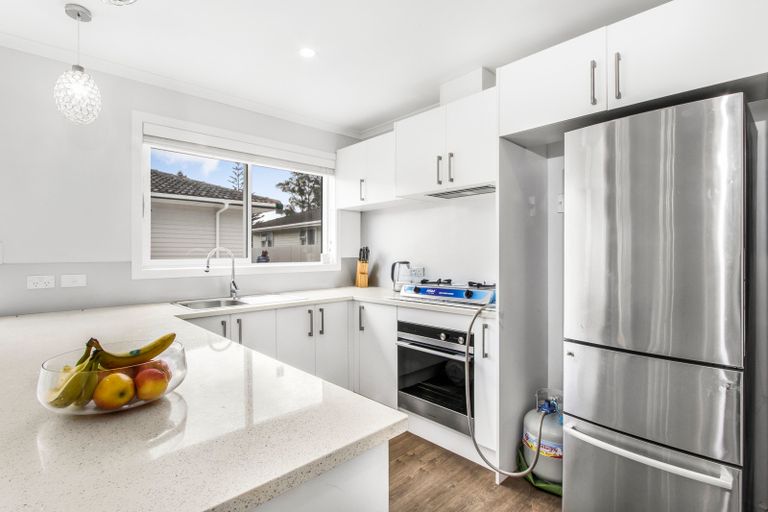 Photo of property in 11 Windrush Close, Mangere, Auckland, 2022