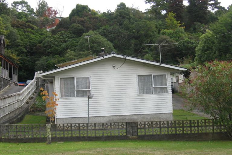 Photo of property in 2/14 Jocelyn Crescent, Pinehaven, Upper Hutt, 5019