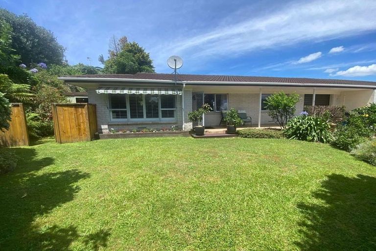 Photo of property in 3b Leo Place, Kawaha Point, Rotorua, 3010