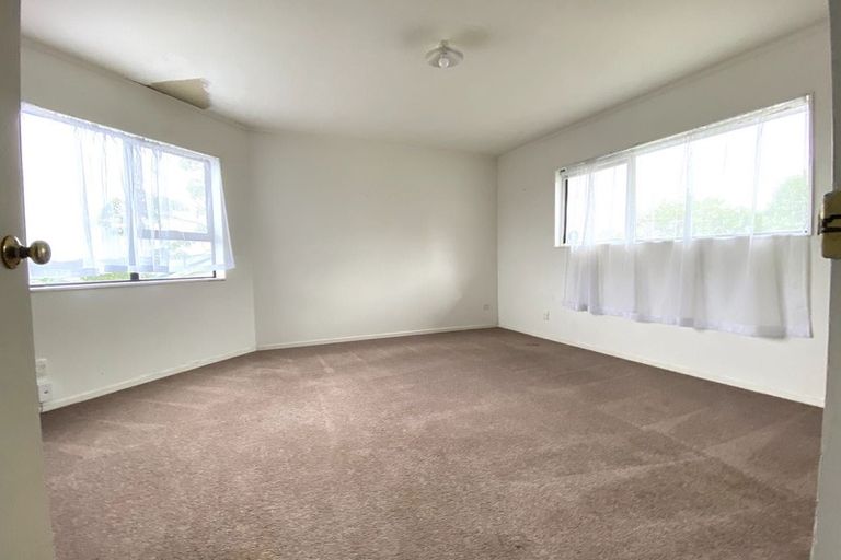 Photo of property in 1/10 Sumich Place, West Harbour, Auckland, 0618
