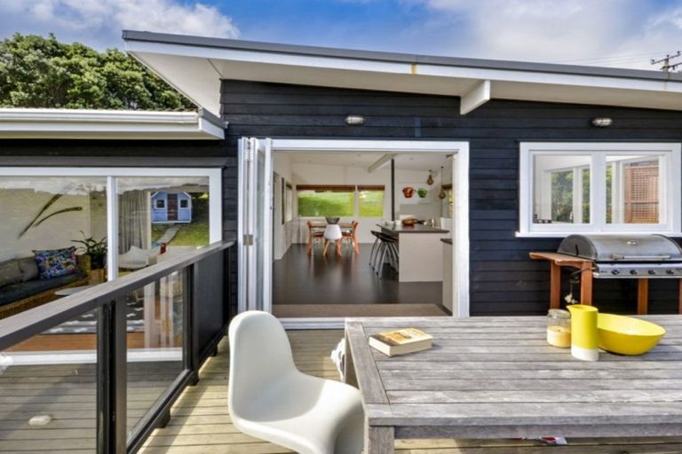 Photo of property in 24 Barrier View Road, Leigh, 0985