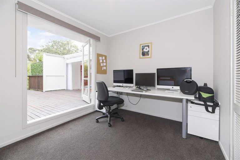 Photo of property in 44 Taupo Street, Green Bay, Auckland, 0604