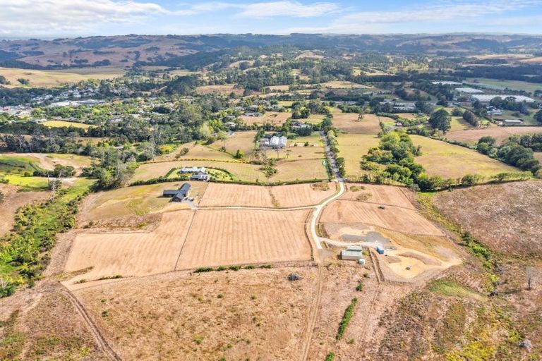 Photo of property in 101 Wintour Road, Waimauku, 0881