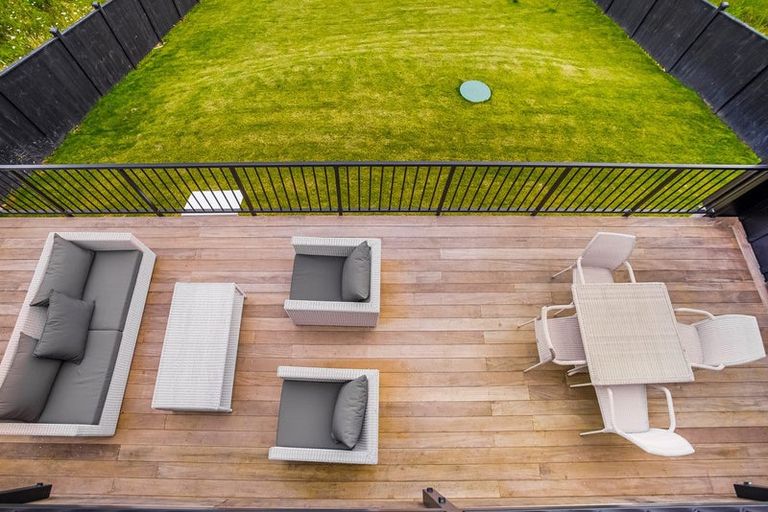 Photo of property in 40 Paparahi Place, Wainui, 0992