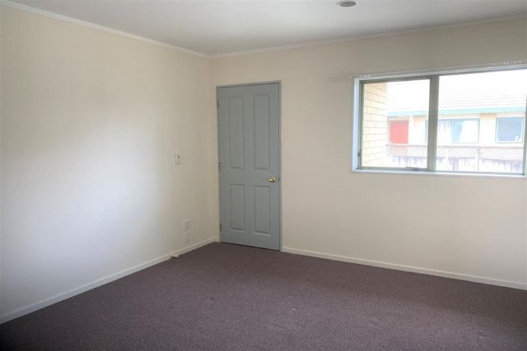 Photo of property in 3 Benton Place, Manurewa, Auckland, 2102