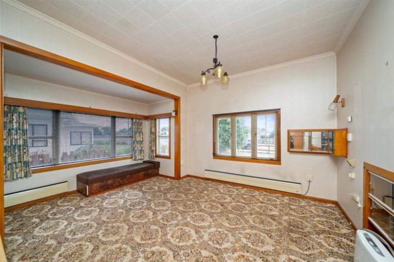 Photo of property in 27 Gloag Street, Waverley, 4510