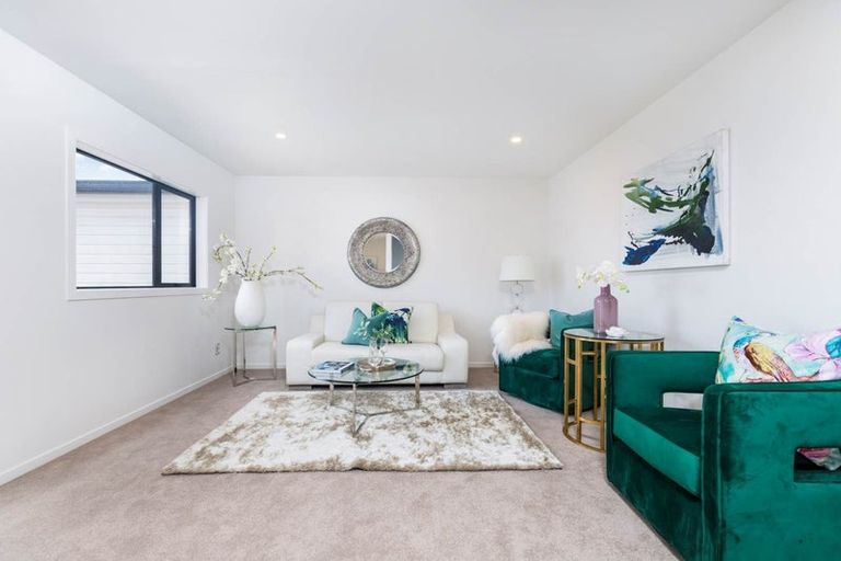 Photo of property in 14 Korama Lane, New Lynn, Auckland, 0600
