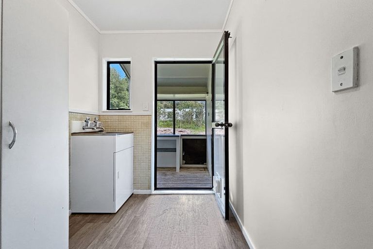 Photo of property in 8 Brick Bay Drive, Sandspit, Warkworth, 0982