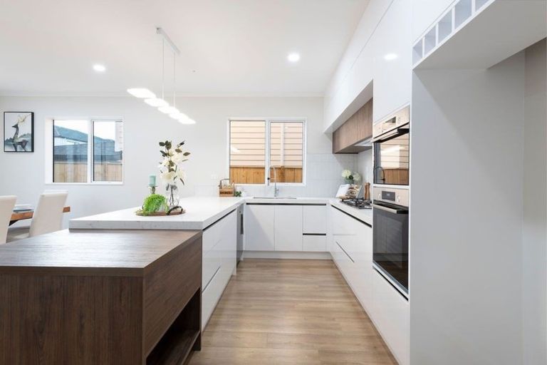 Photo of property in 61 Tir Conaill Avenue, Flat Bush, Auckland, 2019