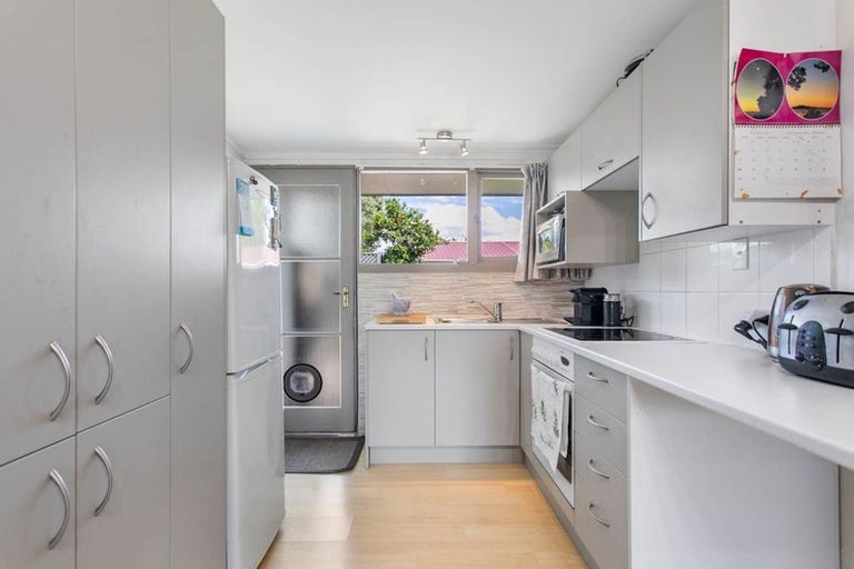 Photo of property in 1/9 Poinsettia Place, Henderson, Auckland, 0610