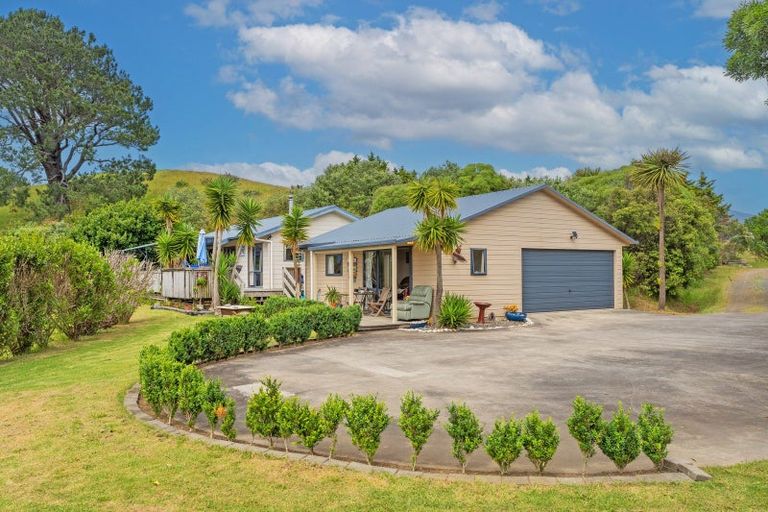 Photo of property in 108 Horongaherehere Row, Te Rerenga, Coromandel, 3582