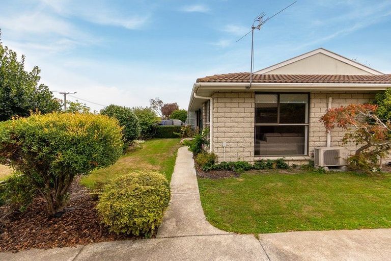 Photo of property in 2/16 Veitches Road, Casebrook, Christchurch, 8051