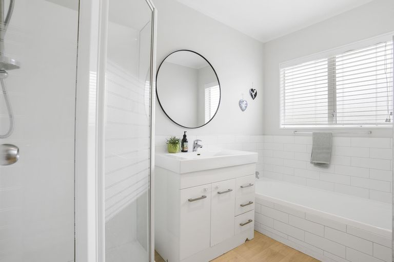 Photo of property in 2/30 Howe Street, Howick, Auckland, 2014