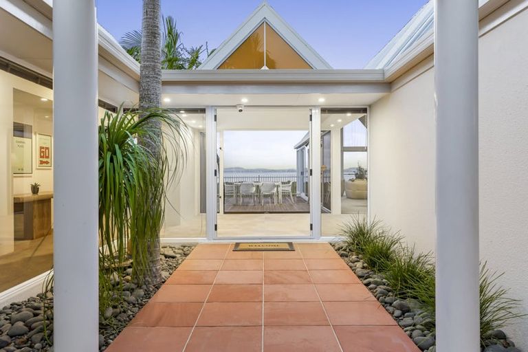 Photo of property in 25 Oakpark Place, West Harbour, Auckland, 0618