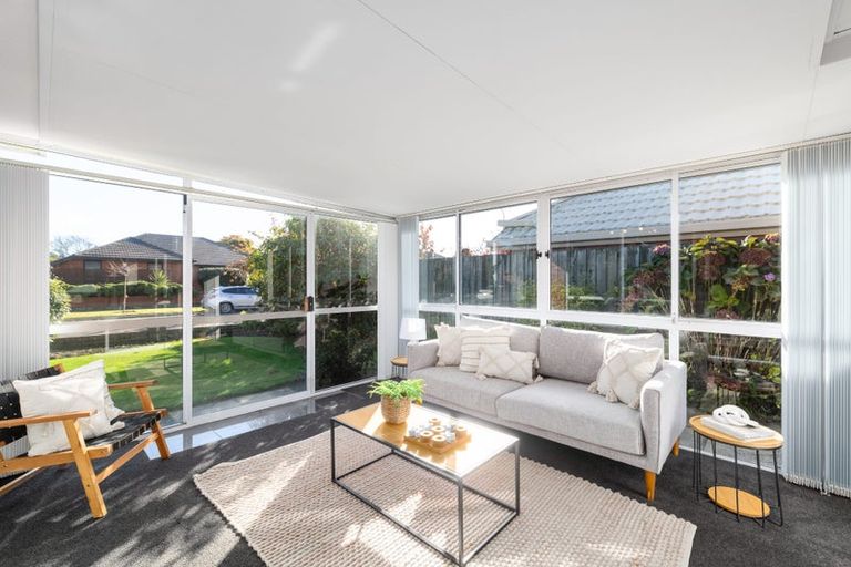 Photo of property in 2/52a Berkshire Drive, Avonhead, Christchurch, 8042