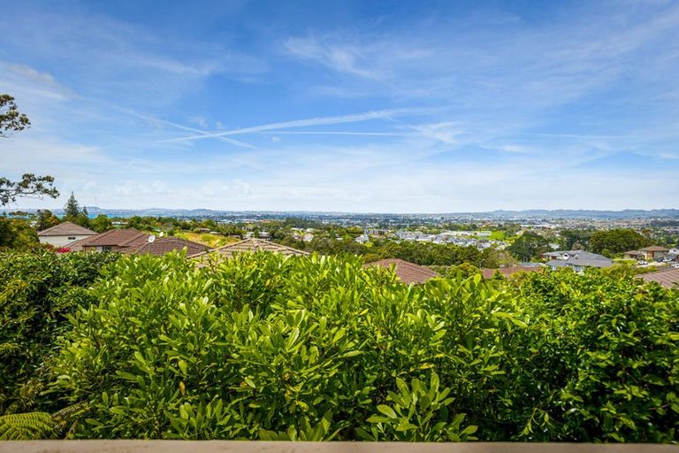 Photo of property in 1/262 Don Buck Road, Massey, Auckland, 0614