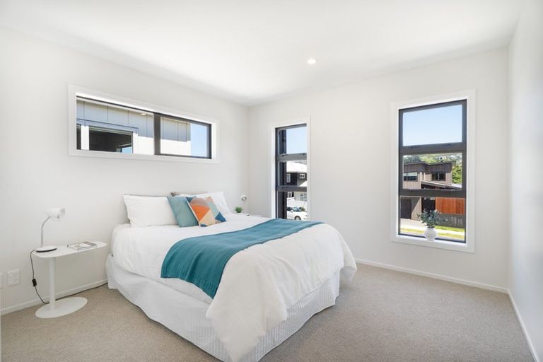 Photo of property in 41 Farnworth Terrace, Glenside, Wellington, 6037