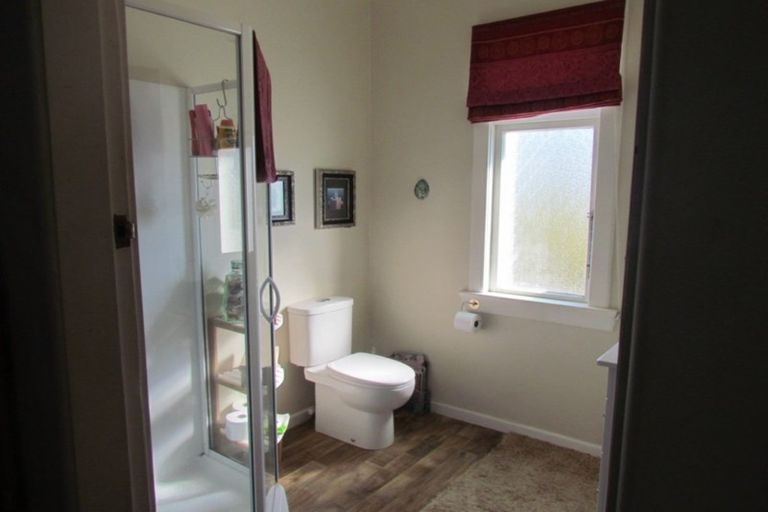 Photo of property in 42 Mary Street, Winton, 9720