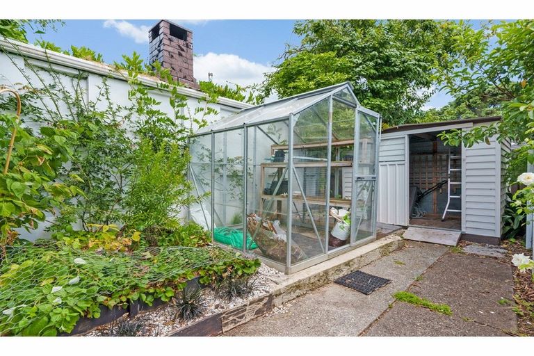 Photo of property in 6 Edgewater Grove, Orewa, 0931