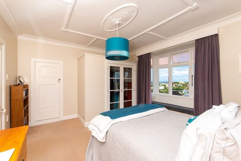 Photo of property in 18 Cobden Road, Bluff Hill, Napier, 4110