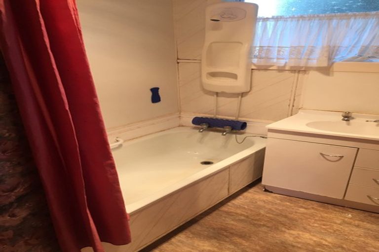 Photo of property in 38 Dickson Crescent, Hornby, Christchurch, 8042