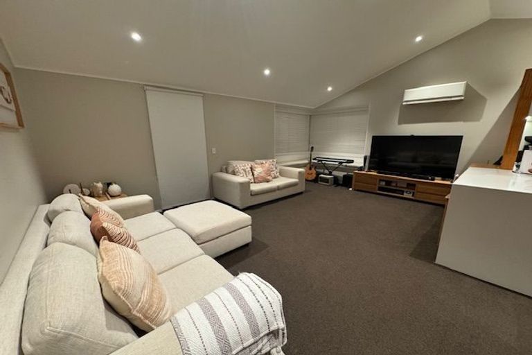 Photo of property in 1/17 Fernwood Grove, Bayview, Auckland, 0629