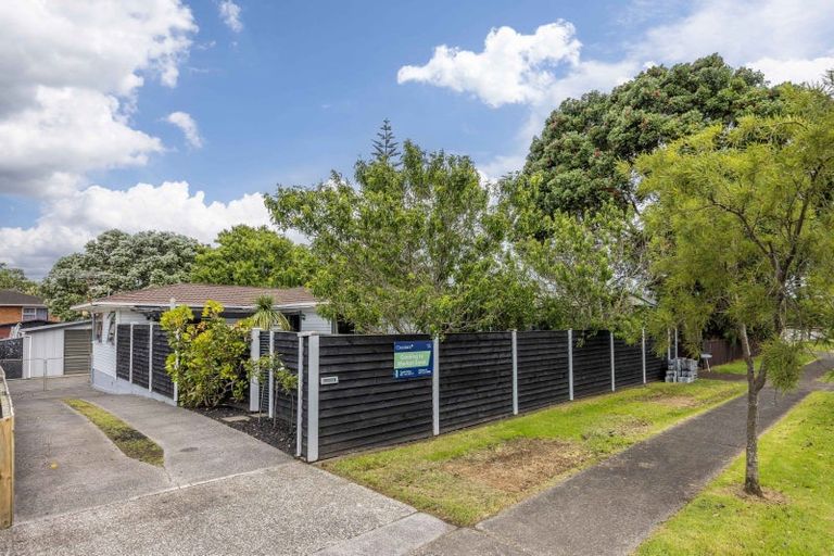 Photo of property in 17 Ashcroft Avenue, Mangere Bridge, Auckland, 2022
