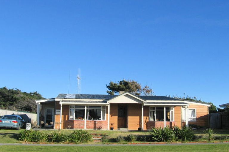 Photo of property in 18 Scott Avenue, Otaki Beach, Otaki, 5512