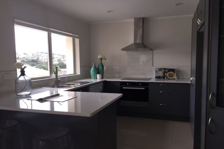 Photo of property in 9 Birchlea Rise, Goodwood Heights, Auckland, 2105