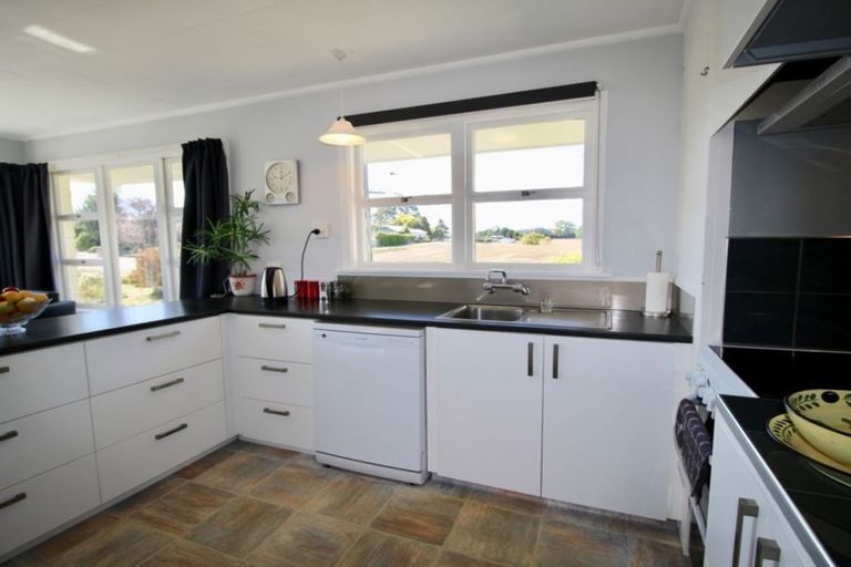 Photo of property in 2 Cambridge Place, Holmes Hill, Oamaru, 9401