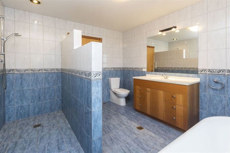 Photo of property in 12 Taunton Green, Papanui, Christchurch, 8052