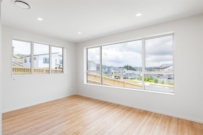 Photo of property in 9 Sunnyheights Road, Orewa, 0931