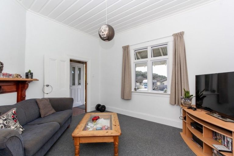 Photo of property in 6 Morley Street, New Plymouth, 4310