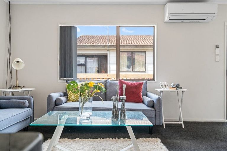 Photo of property in 2/24 Norrie Smith Avenue, Flat Bush, Auckland, 2023