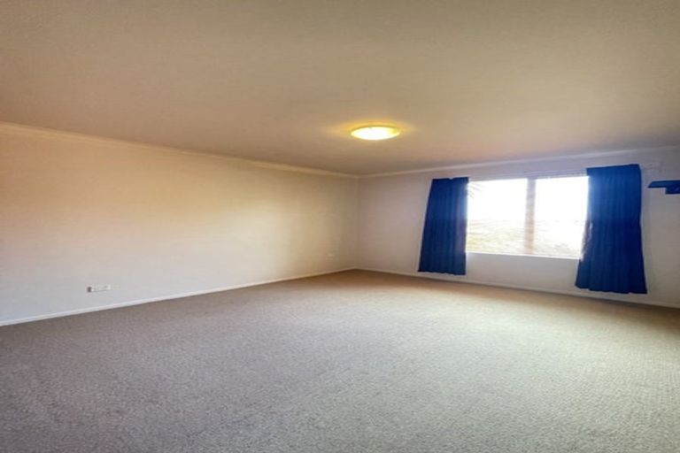 Photo of property in 26 Brittany Drive, Henderson, Auckland, 0612
