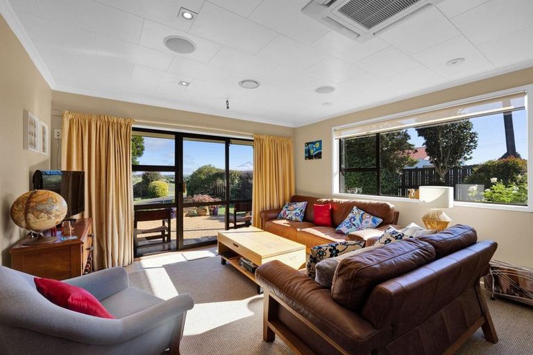 Photo of property in 9 Burnside Avenue, Hawera, 4610