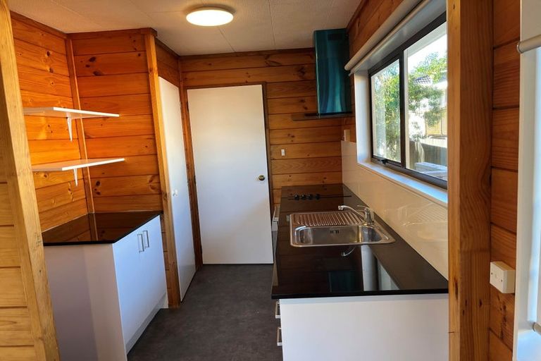 Photo of property in 2/226 Forrest Hill Road, Forrest Hill, Auckland, 0620