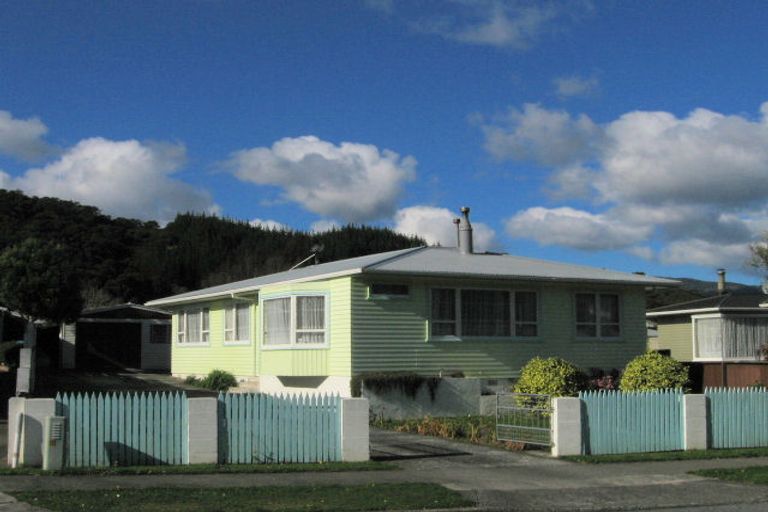 Photo of property in 28 Momona Street, Wainuiomata, Lower Hutt, 5014