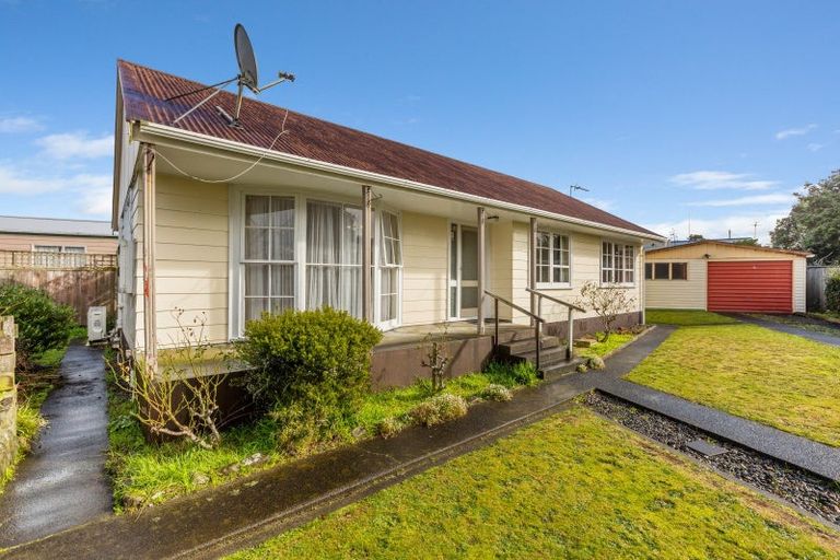 Photo of property in 11 Konini Place, Hawera, 4610