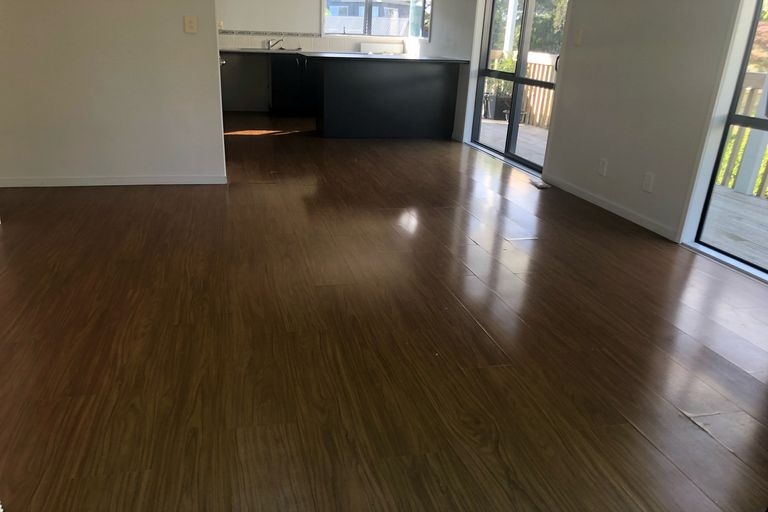 Photo of property in 5 Angeline Place, Massey, Auckland, 0614