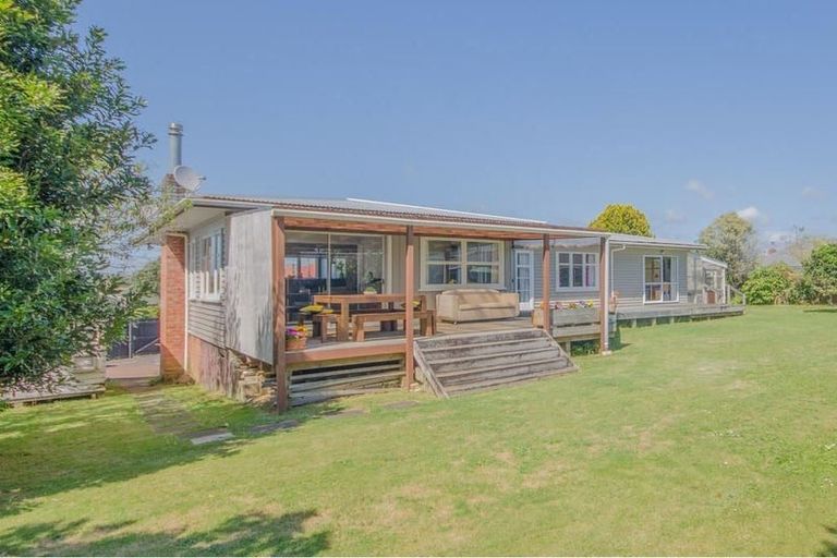 Photo of property in 2/1a Helga Crescent, Te Atatu Peninsula, Auckland, 0610