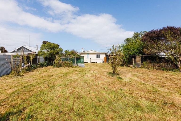 Photo of property in 19 Beach Street, Tangimoana, 4822