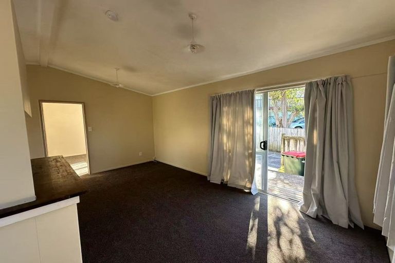 Photo of property in 39 Tomo Street, New Lynn, Auckland, 0600