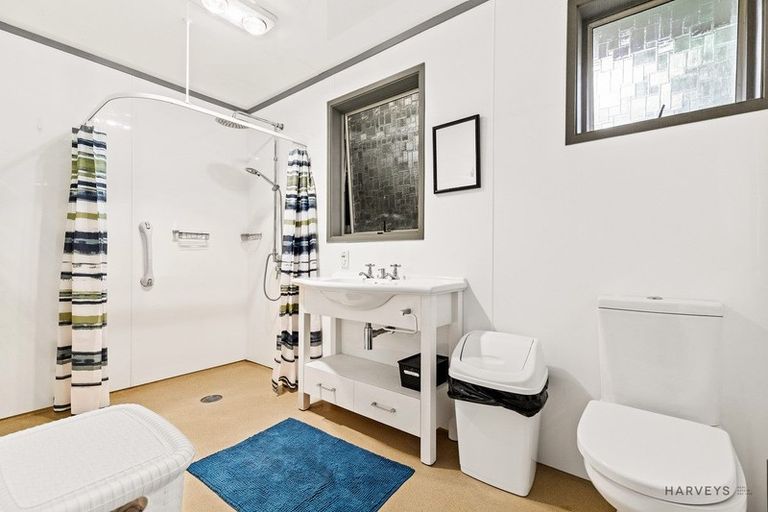 Photo of property in 30 Staincross Street, Green Bay, Auckland, 0604