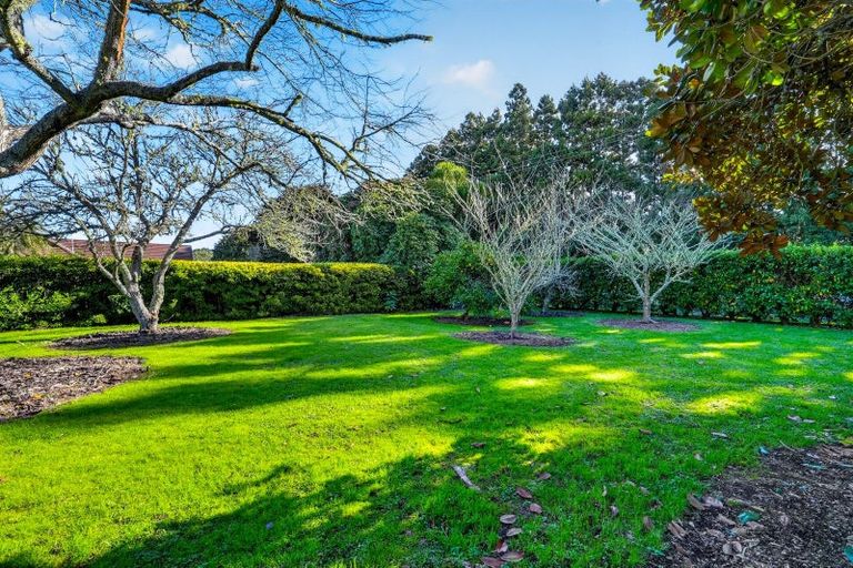 Photo of property in 873 Waitakere Road, Kumeu, 0891