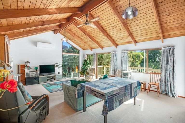 Photo of property in 42 John Dee Crescent, Red Beach, 0932