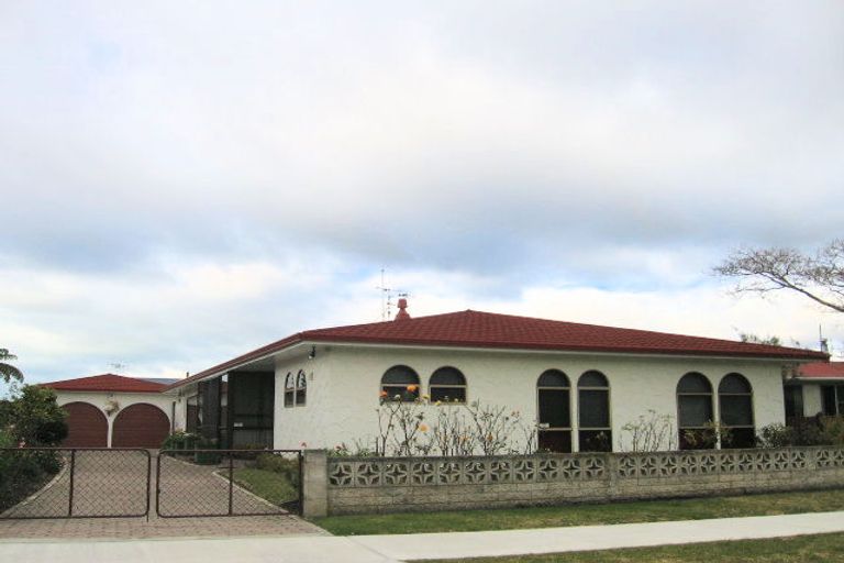 Photo of property in 28 Hammond Road, Taradale, Napier, 4112