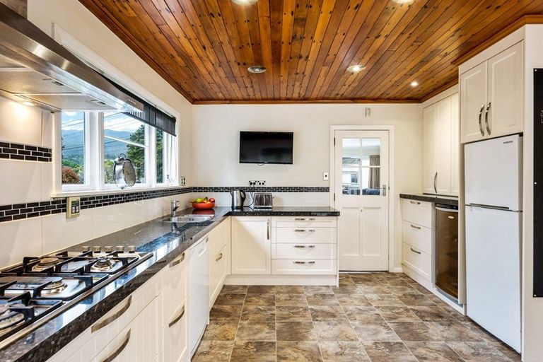 Photo of property in 33 Peel Place, Wainuiomata, Lower Hutt, 5014