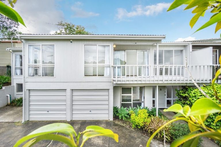 Photo of property in 2/98 Mountbatten Avenue, Hillcrest, Auckland, 0627