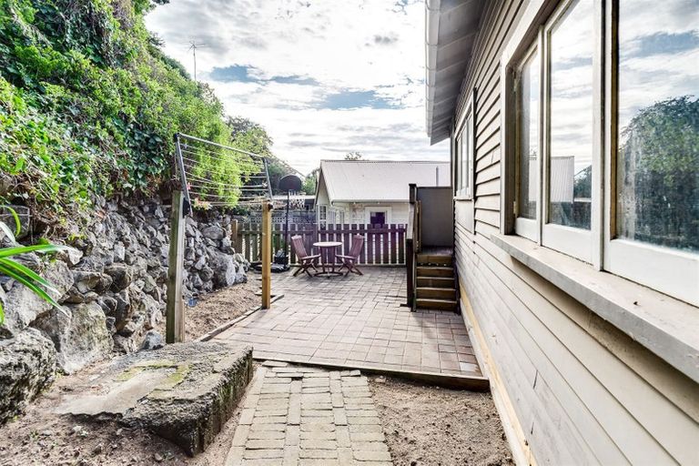 Photo of property in 126a Shakespeare Road, Bluff Hill, Napier, 4110